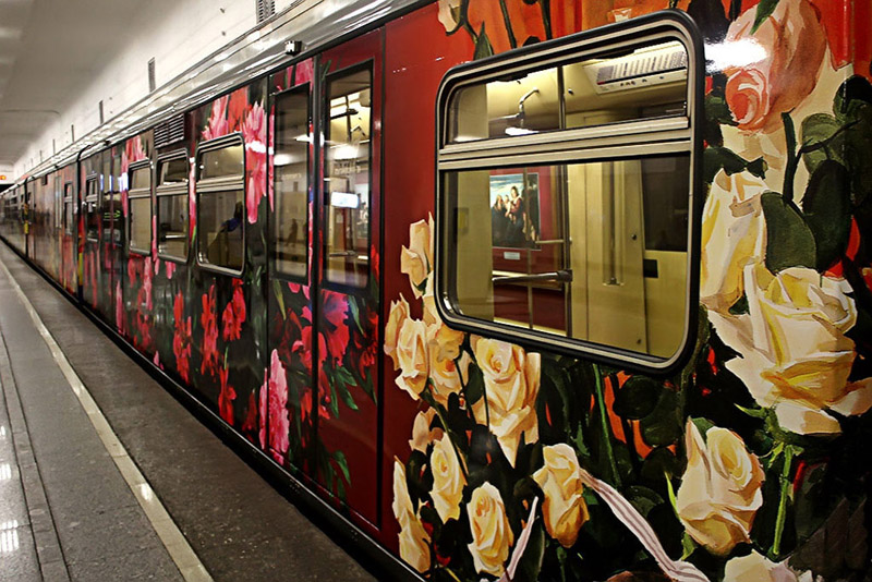 Граффити на вагоне Московского метро